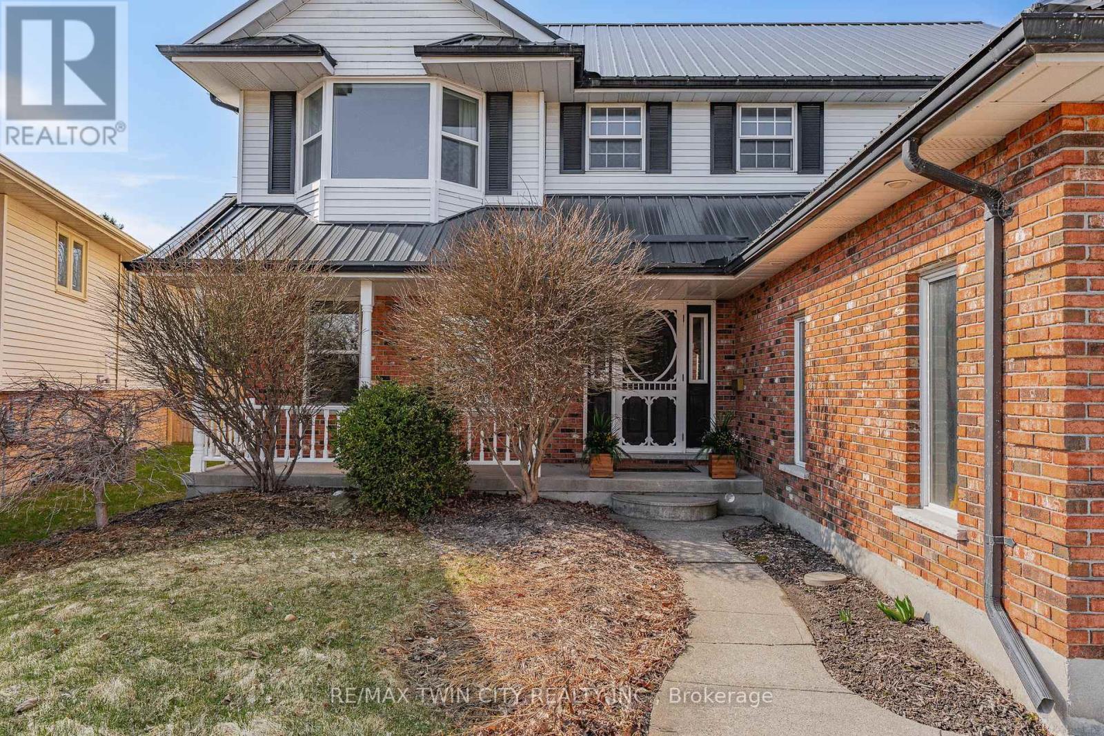 38 GLEN ABBEY COURT, Woodstock (Woodstock - South), Ontario, N4S8S9 — Photo 4