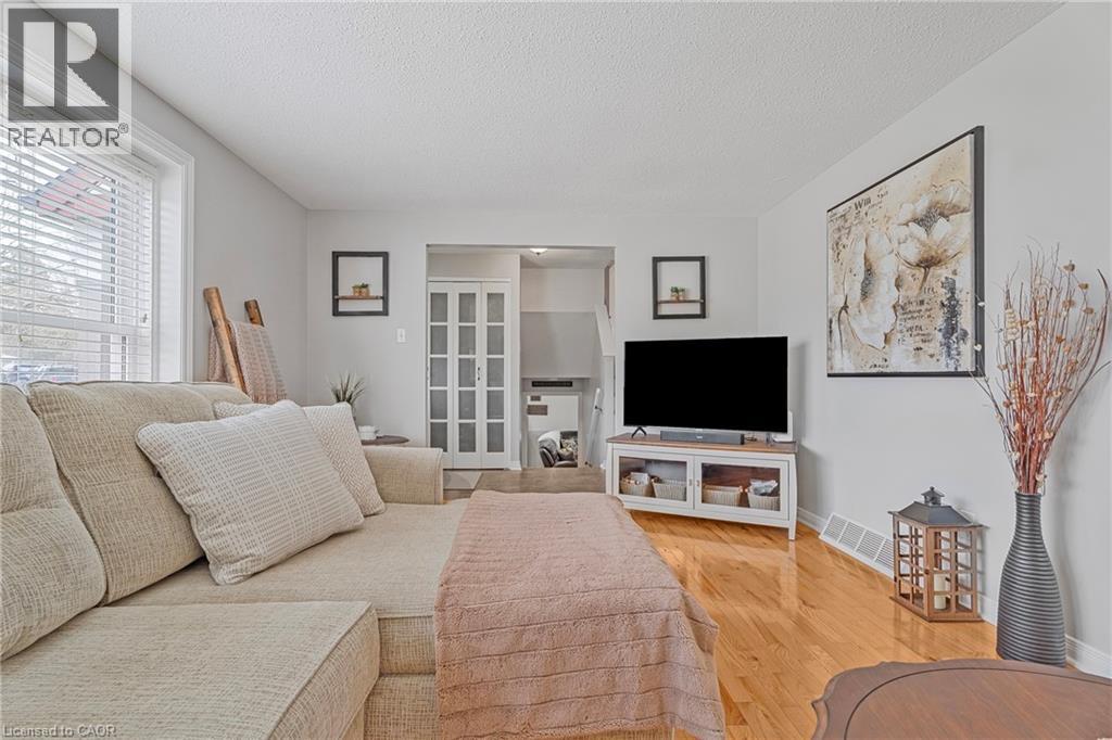 153 THE GREENWAY, Cambridge, Ontario, N1R6L6 — Photo 5