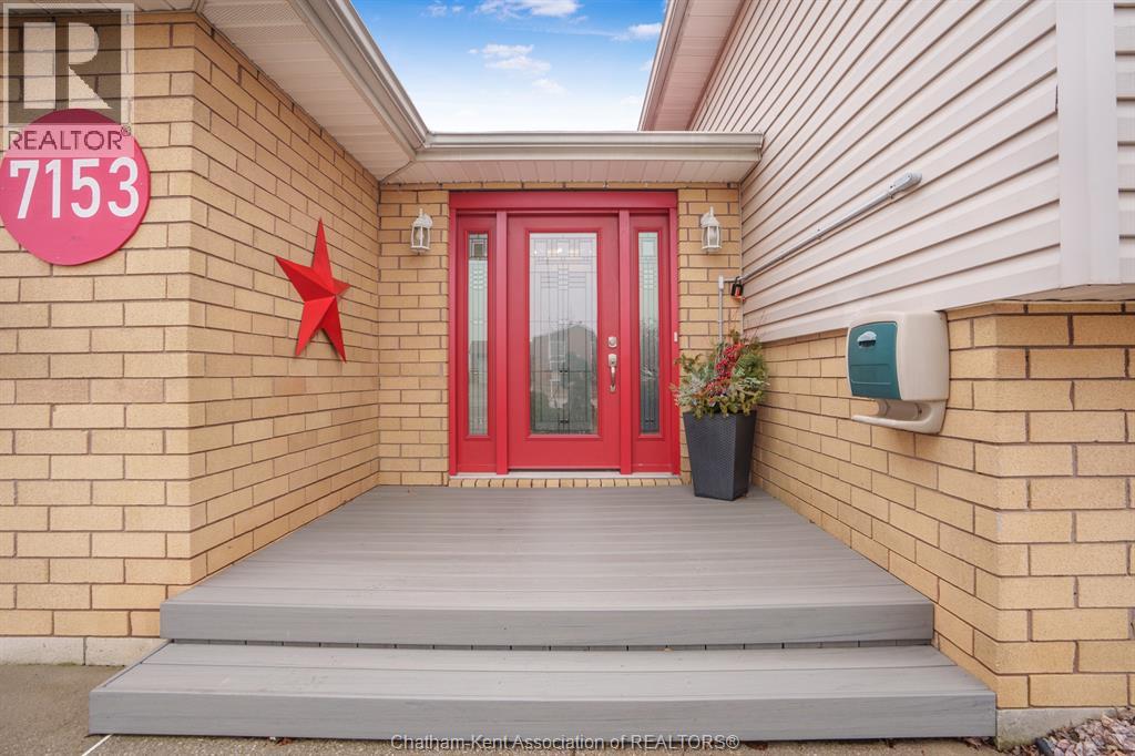 7153 William STREET, Comber, Ontario, N0P1J0 — Photo 2