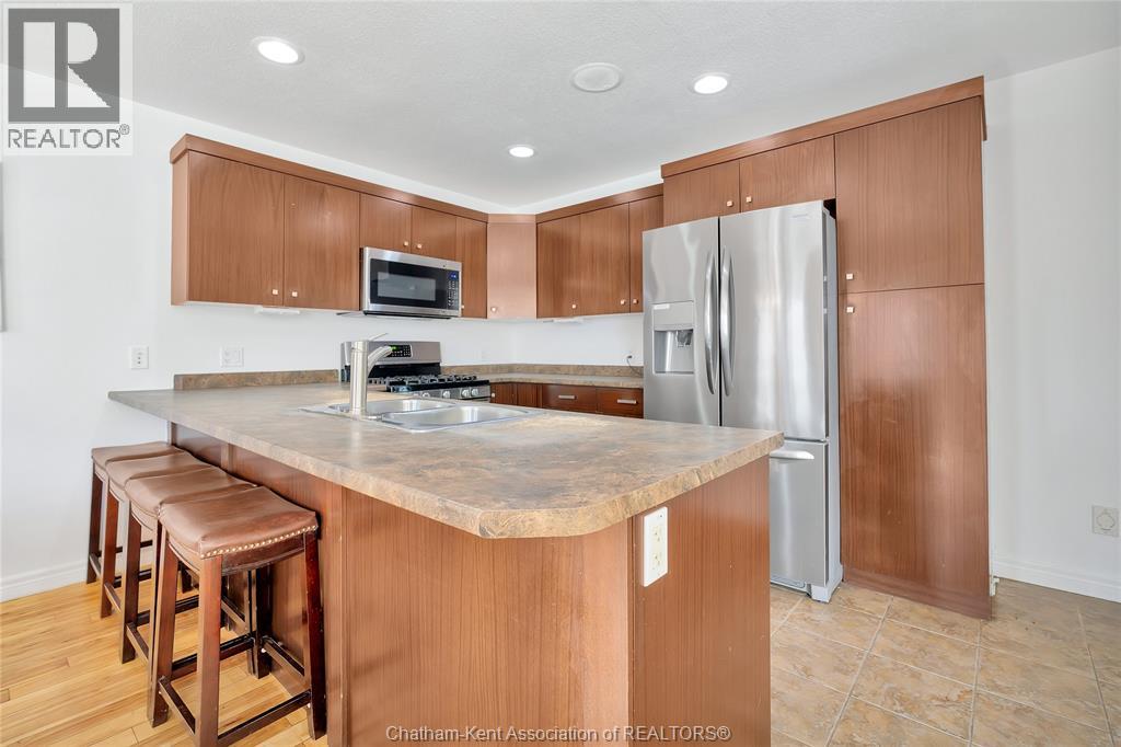 208 HUDSON DRIVE, Chatham, Ontario, N7L0A4 — Photo 3