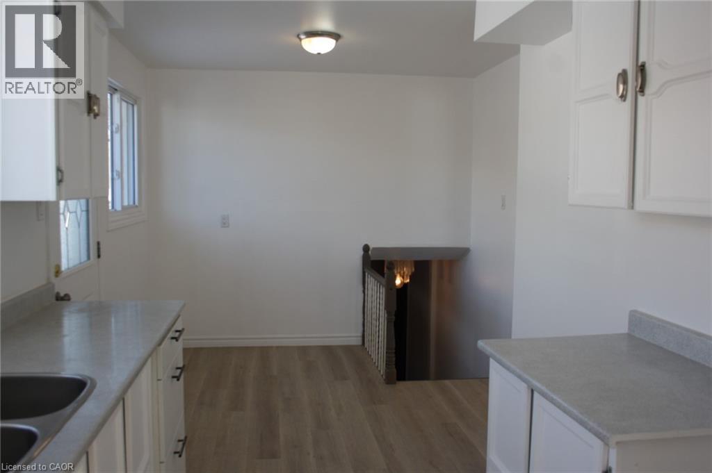 71 NICKOLAS Crescent, Cambridge, Ontario, N3C3L7 — Photo 15