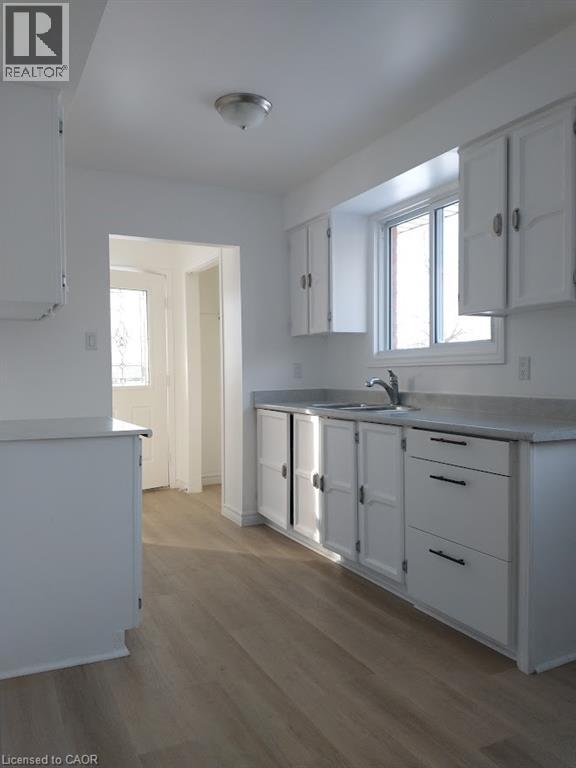 71 NICKOLAS Crescent, Cambridge, Ontario, N3C3L7 — Photo 3