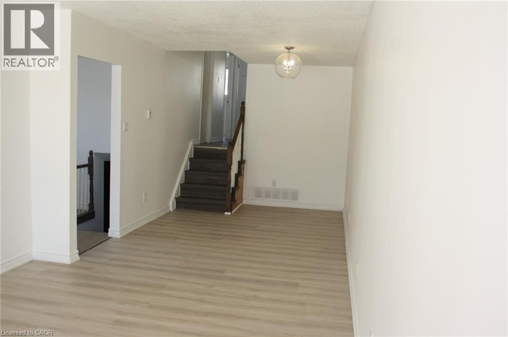 71 NICKOLAS Crescent, Cambridge, Ontario, N3C3L7 — Photo 7