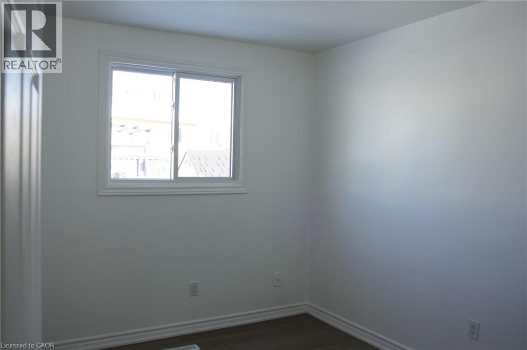 71 NICKOLAS Crescent, Cambridge, Ontario, N3C3L7 — Photo 9