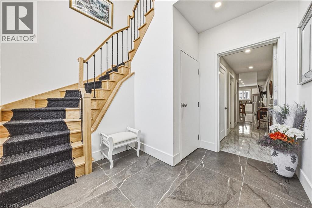 68 VANSITMART Avenue, Hamilton, Ontario, L8H3A5 — Photo 5