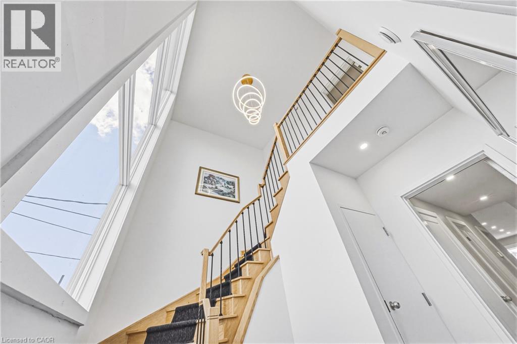 68 VANSITMART Avenue, Hamilton, Ontario, L8H3A5 — Photo 6