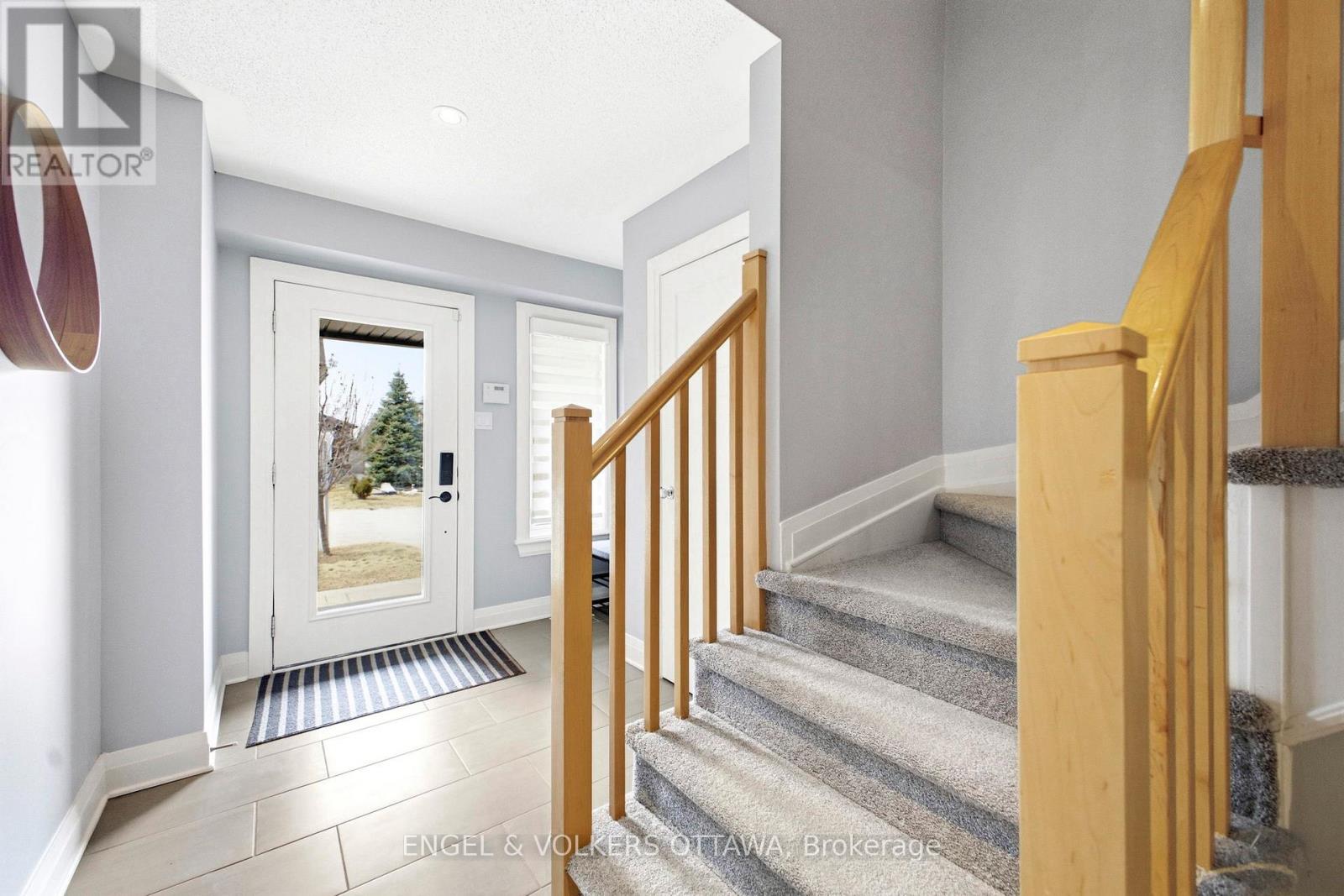 122 NUTTING CRESCENT, Ottawa, Ontario, K4M0C3 — Photo 2