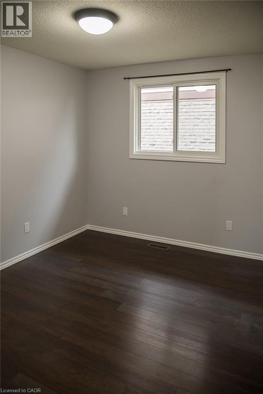 96 PATHFINDER Crescent, Kitchener, Ontario, N2P1S6 — Photo 10