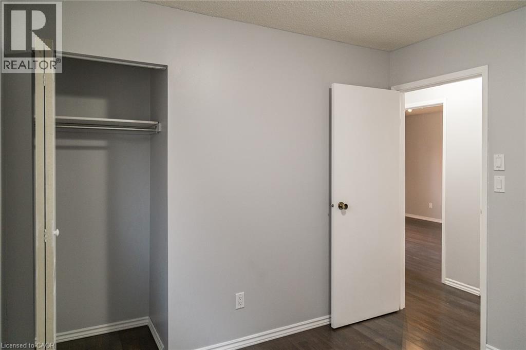 96 PATHFINDER Crescent, Kitchener, Ontario, N2P1S6 — Photo 11