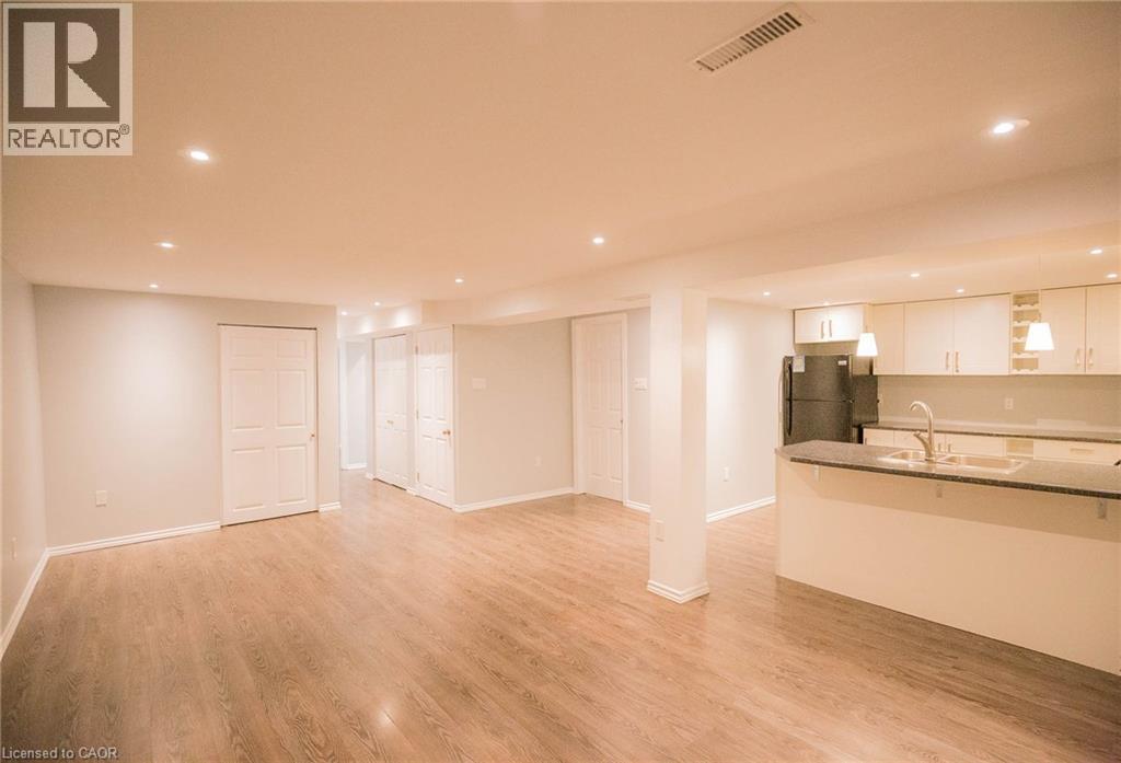 96 PATHFINDER Crescent, Kitchener, Ontario, N2P1S6 — Photo 13