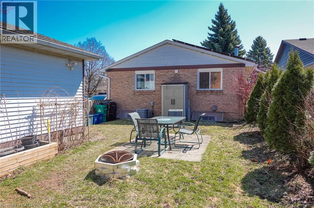 96 PATHFINDER Crescent, Kitchener, Ontario, N2P1S6 — Photo 21