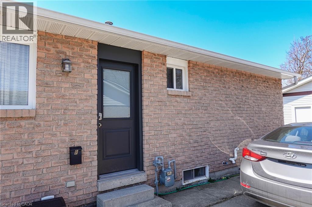 96 PATHFINDER Crescent, Kitchener, Ontario, N2P1S6 — Photo 3