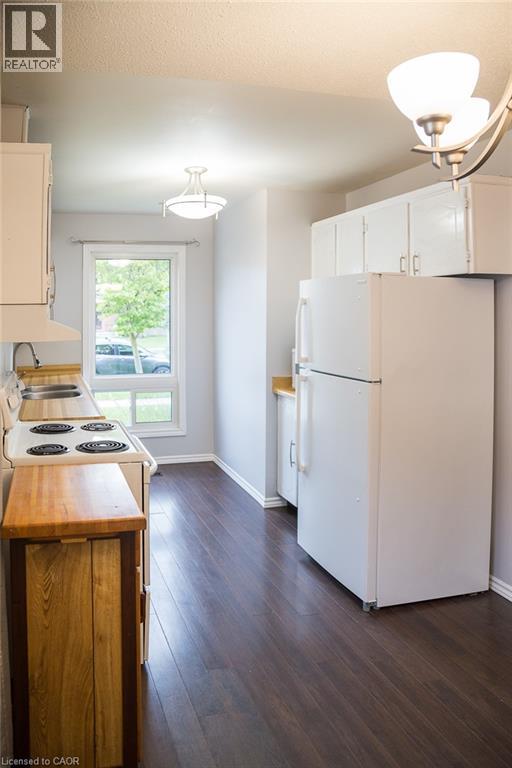 96 PATHFINDER Crescent, Kitchener, Ontario, N2P1S6 — Photo 7