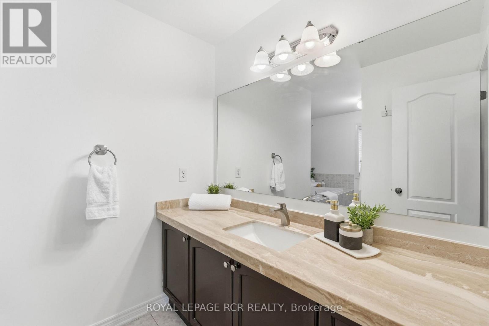 18 KERR LANE, Aurora, Ontario, L4G0E5 — Photo 11