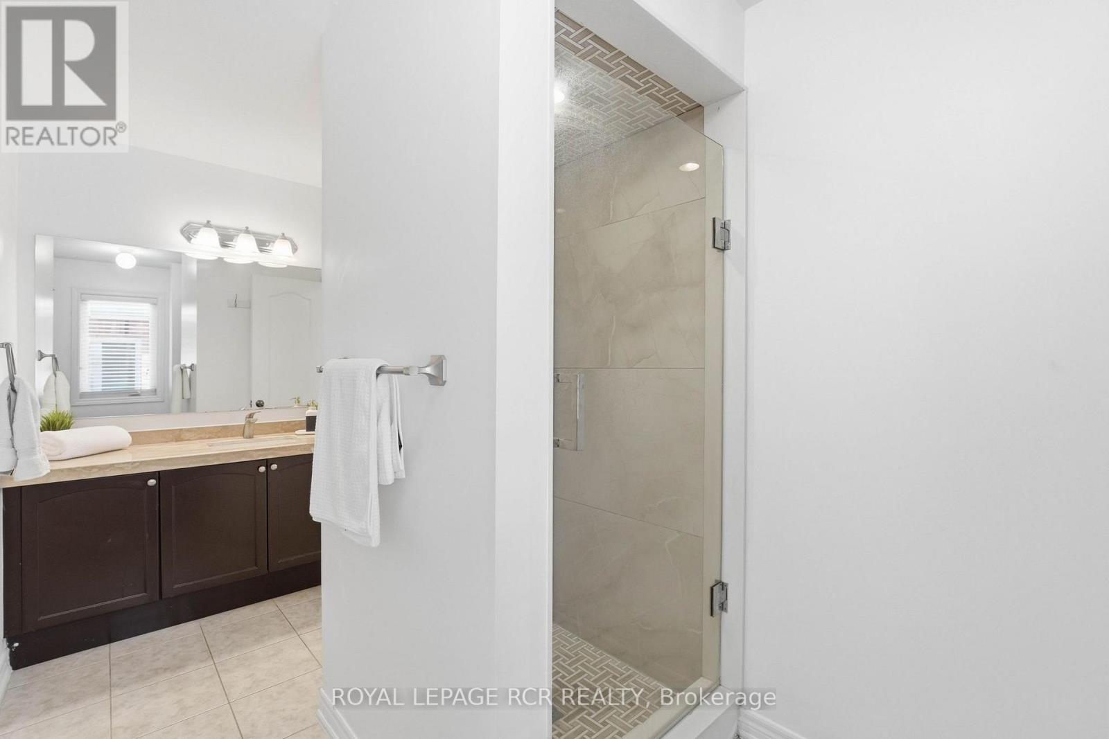 18 KERR LANE, Aurora, Ontario, L4G0E5 — Photo 3