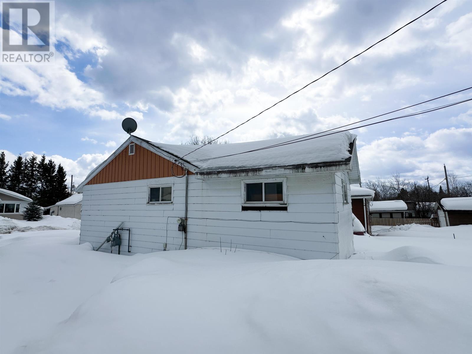 77 Dickenson RD, Balmertown, Ontario, P0V1C0 — Photo 2