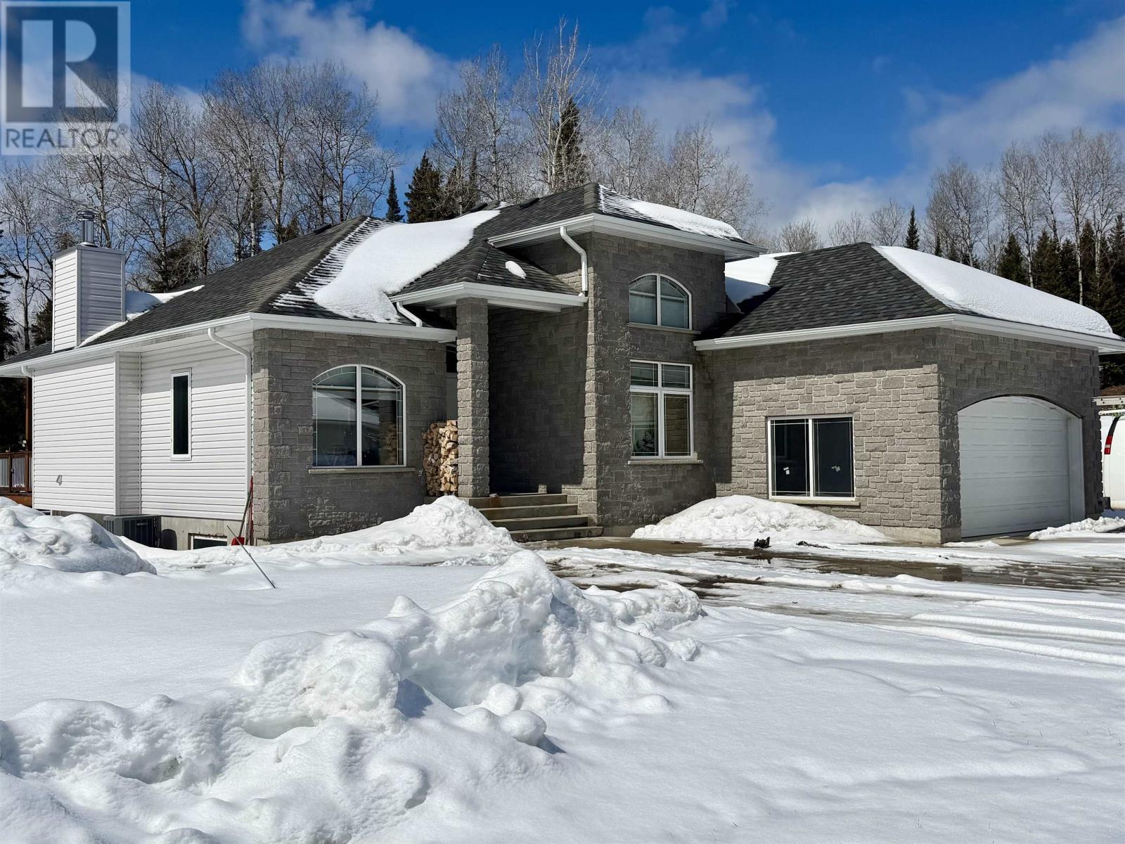 3095 Alice AVE, Thunder Bay, Ontario, P7G1X4 — Photo 2