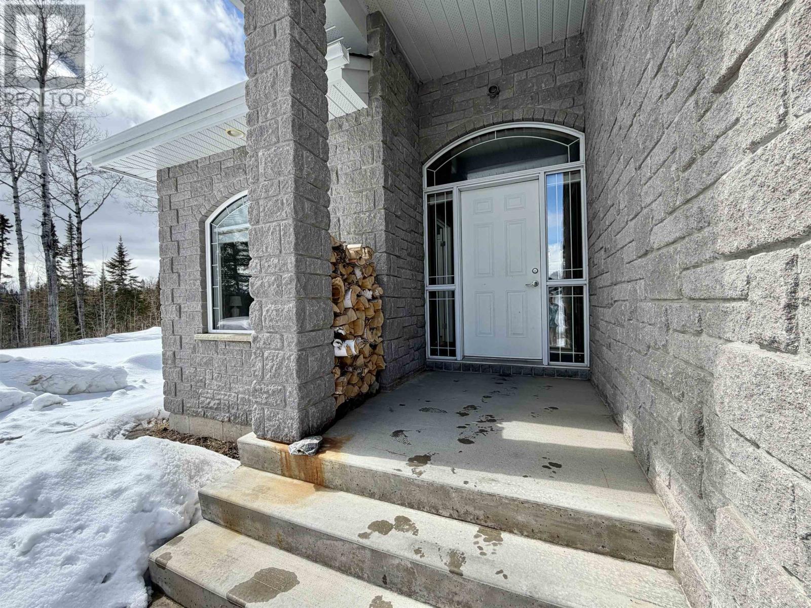 3095 Alice AVE, Thunder Bay, Ontario, P7G1X4 — Photo 4