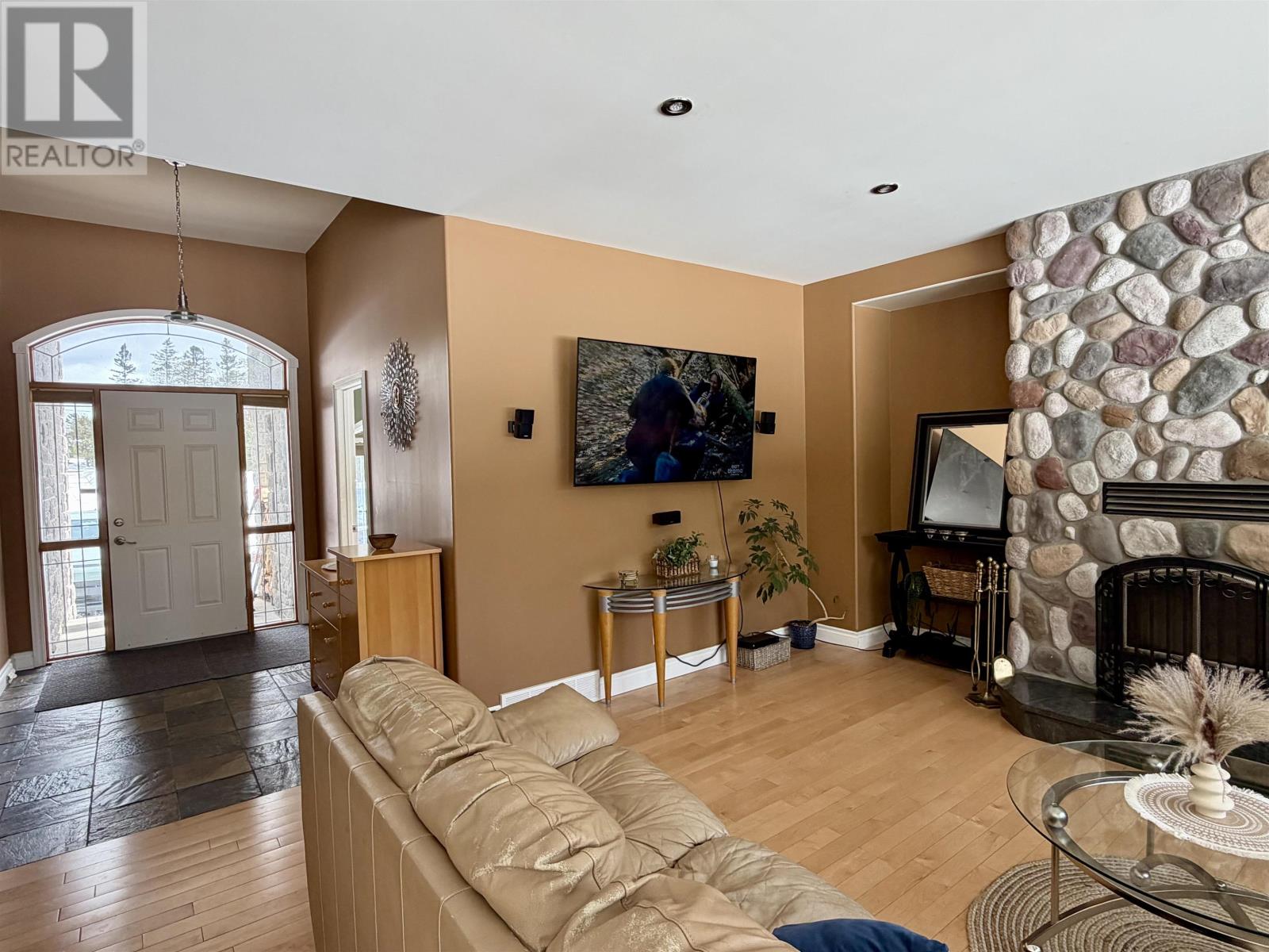 3095 Alice AVE, Thunder Bay, Ontario, P7G1X4 — Photo 7