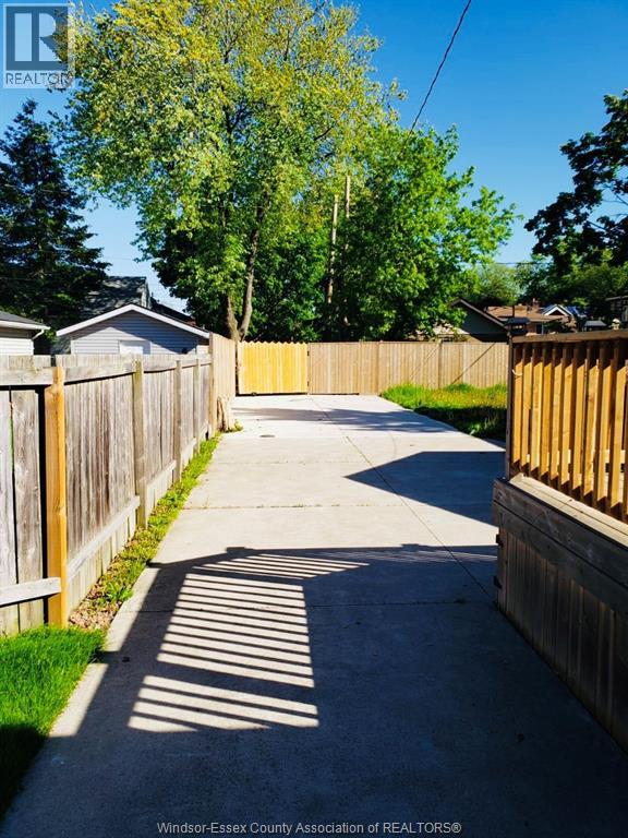 2135 RIVERSIDE DRIVE, Windsor, Ontario, N9B1A8 — Photo 17