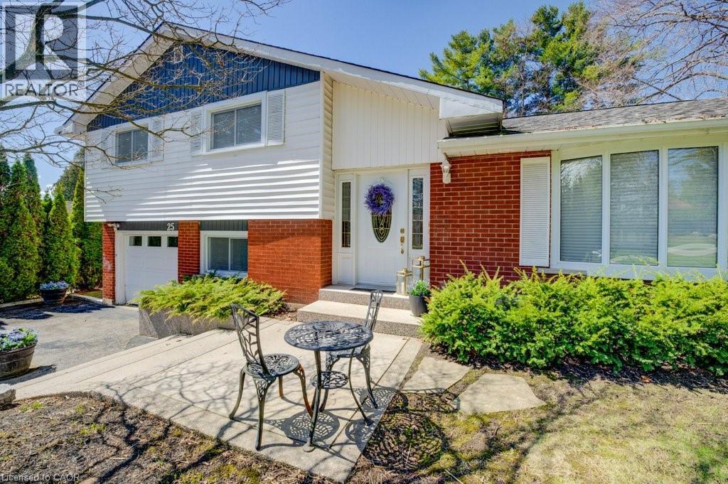 25 CAREY Street, Waterdown, Ontario, L8B0L5 — Photo 4