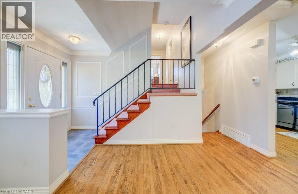 25 CAREY Street, Waterdown, Ontario, L8B0L5 — Photo 6