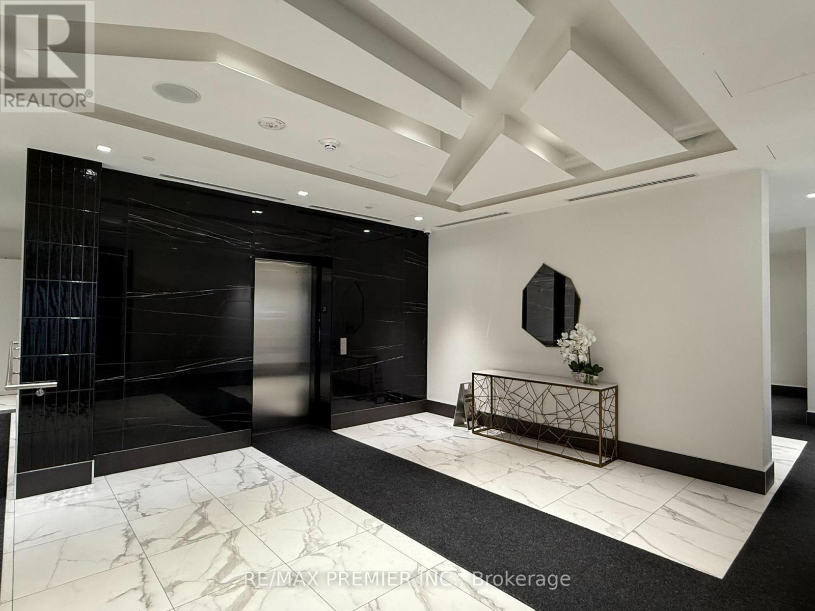 715 - 50 DUNFIELD AVENUE, Toronto (Mount Pleasant West), Ontario, M4S0E3 — Photo 3