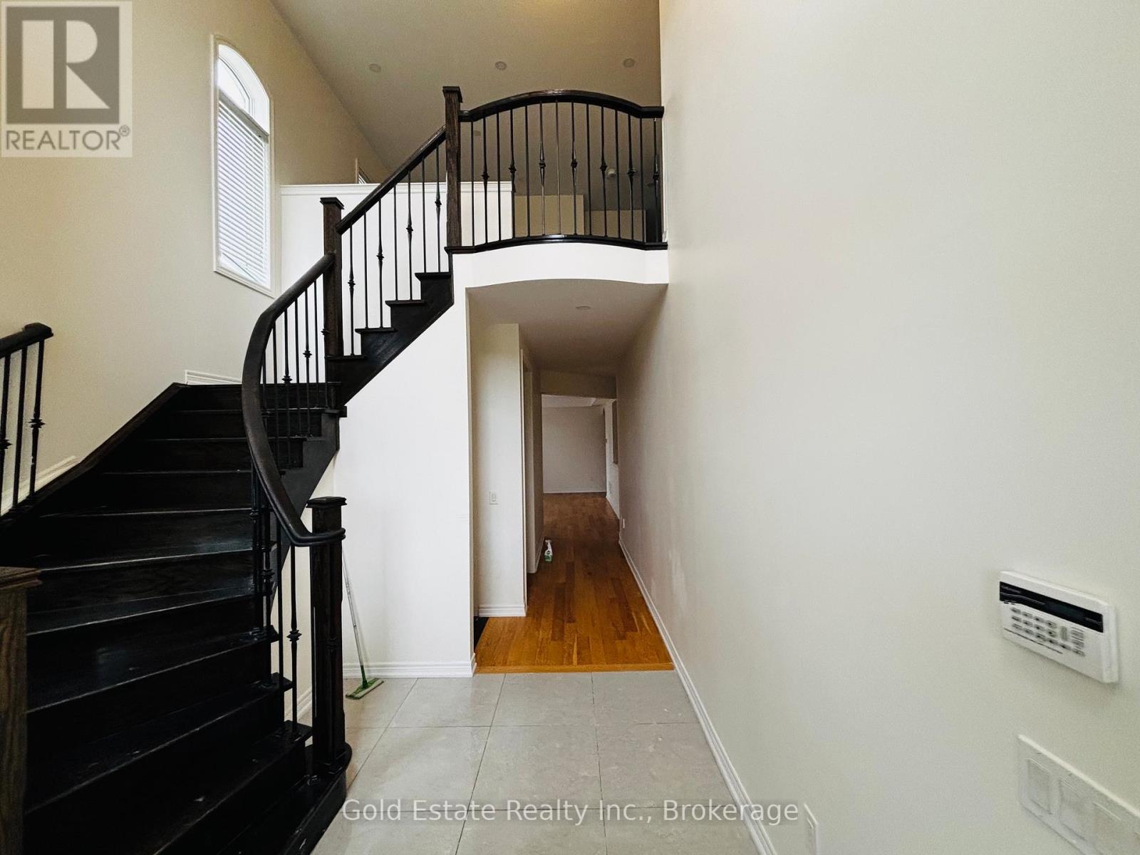 247 BUICK BOULEVARD, Brampton (Northwest Brampton), Ontario, L7A4L8 — Photo 2