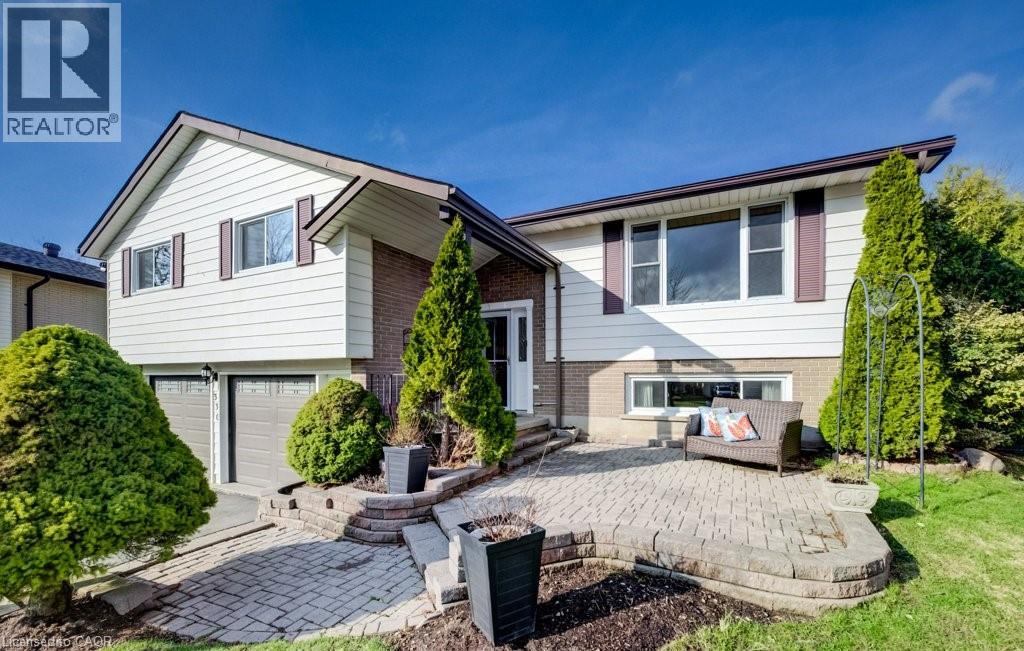 330 DALEVIEW Place, Waterloo, Ontario, N2L5M5 — Photo 2