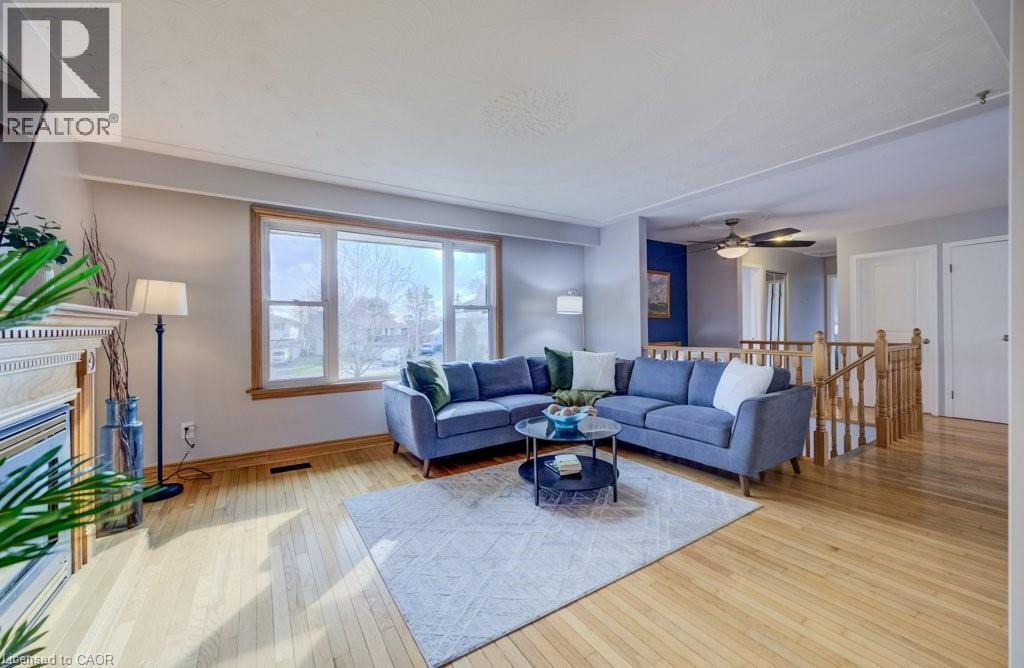 330 DALEVIEW Place, Waterloo, Ontario, N2L5M5 — Photo 3