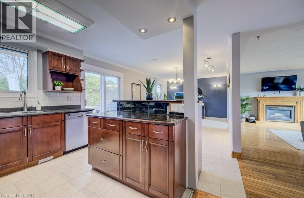 330 DALEVIEW Place, Waterloo, Ontario, N2L5M5 — Photo 8