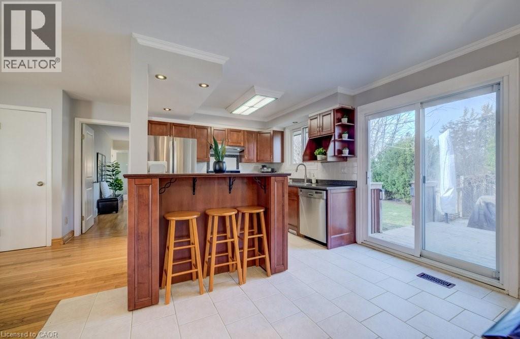 330 DALEVIEW Place, Waterloo, Ontario, N2L5M5 — Photo 9