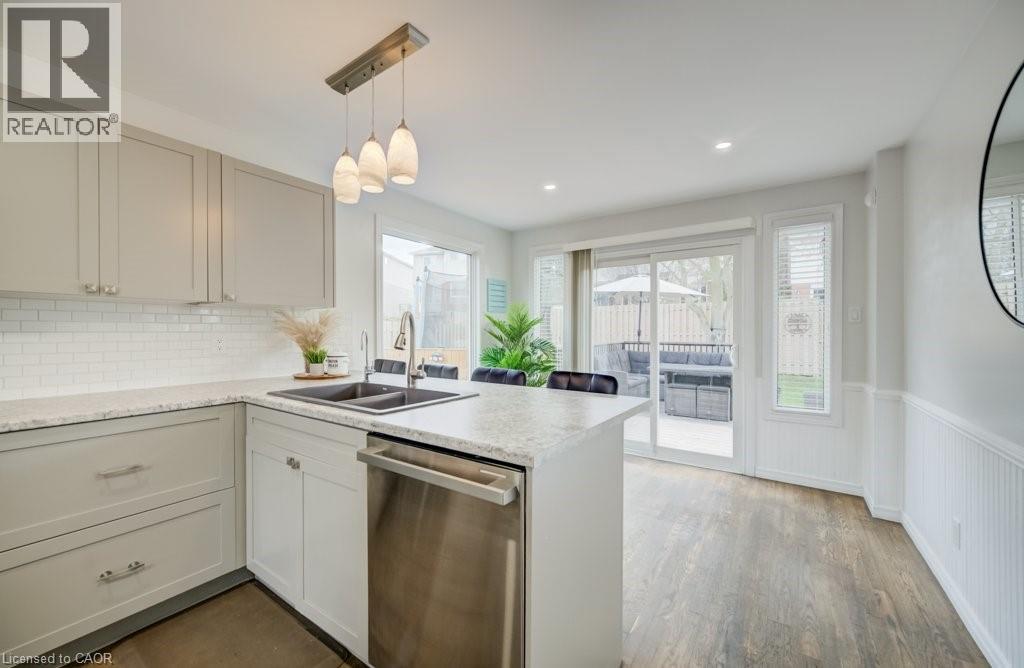 107 OLD PARK Lane, Kitchener, Ontario, N2N2K1 — Photo 12