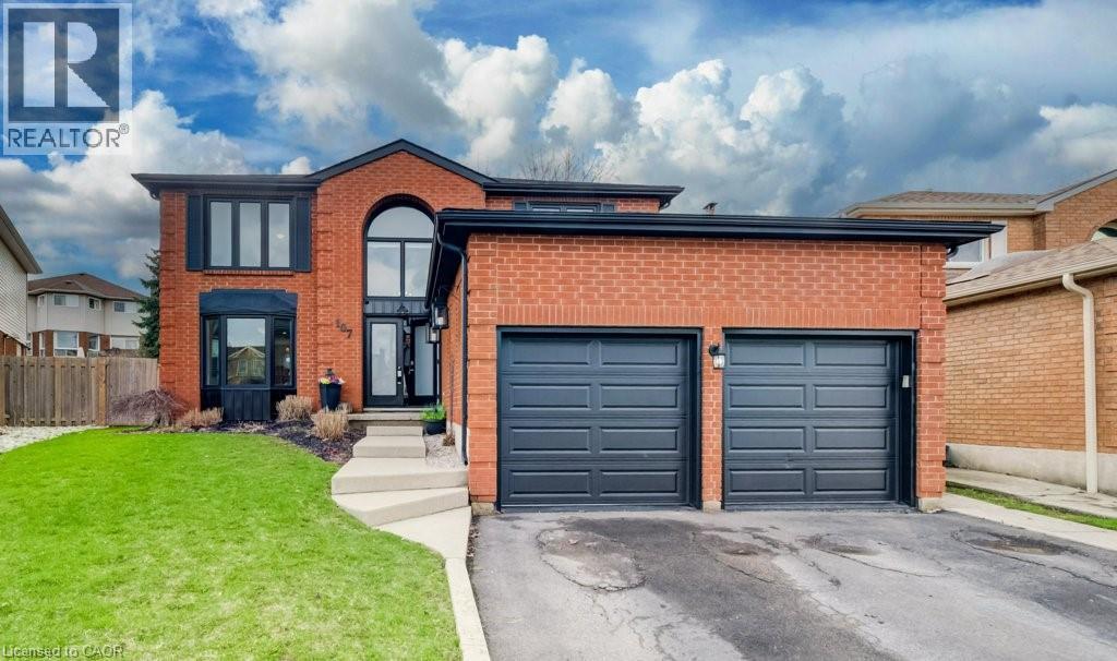 107 OLD PARK Lane, Kitchener, Ontario, N2N2K1 — Photo 2