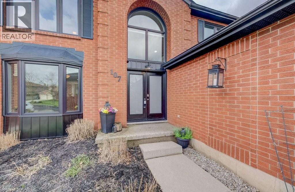 107 OLD PARK Lane, Kitchener, Ontario, N2N2K1 — Photo 3