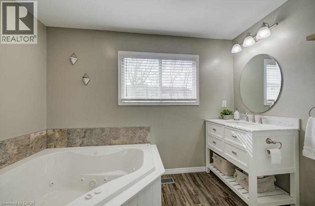 107 OLD PARK Lane, Kitchener, Ontario, N2N2K1 — Photo 30