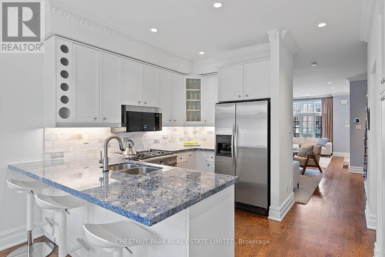 21 CASTLEFIELD AVENUE, Toronto (Yonge-Eglinton), Ontario, M4R1G3 — Photo 9