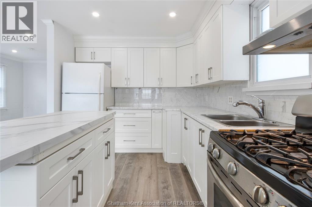 33 WILSON AVENUE, Chatham, Ontario, N7L1K8 — Photo 11