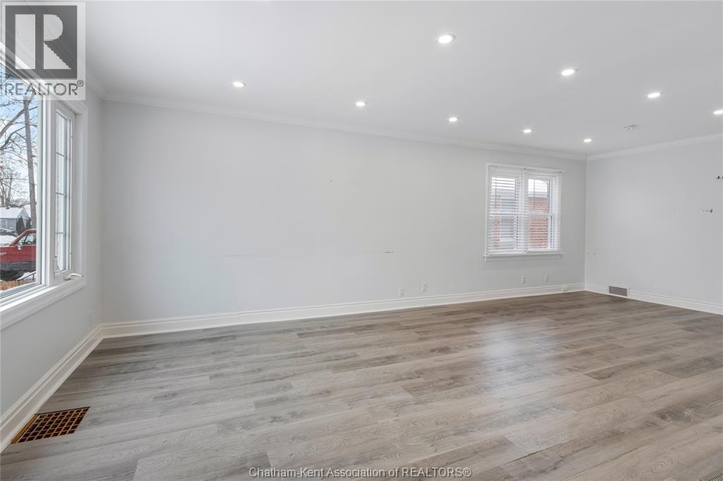 33 WILSON AVENUE, Chatham, Ontario, N7L1K8 — Photo 14