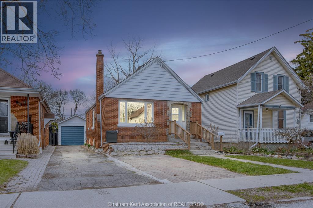 33 WILSON AVENUE, Chatham, Ontario, N7L1K8 — Photo 2