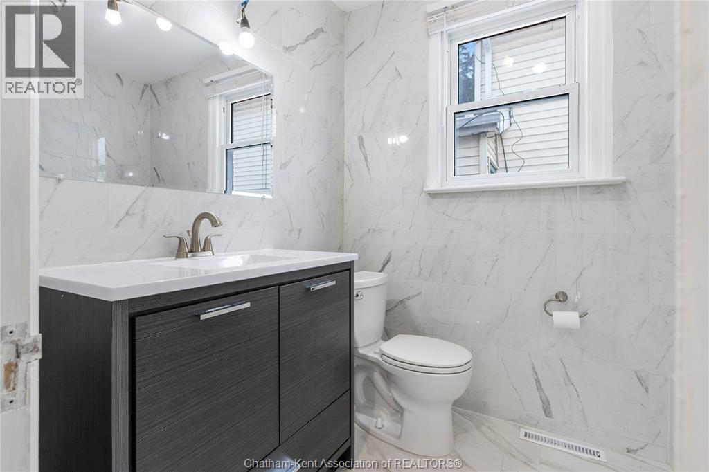 33 WILSON AVENUE, Chatham, Ontario, N7L1K8 — Photo 20