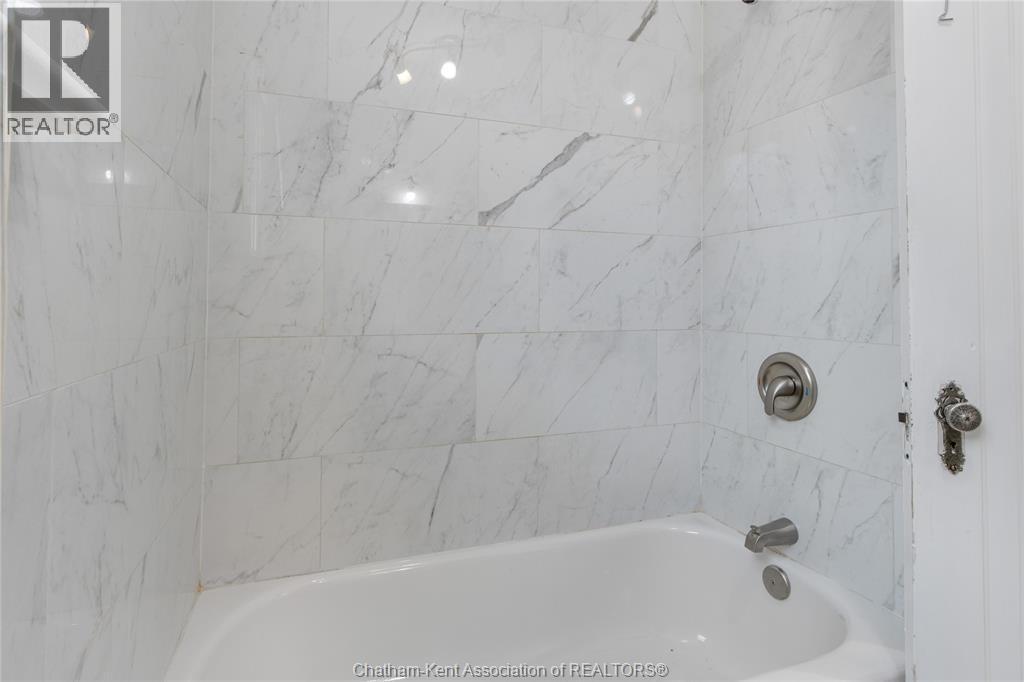 33 WILSON AVENUE, Chatham, Ontario, N7L1K8 — Photo 21