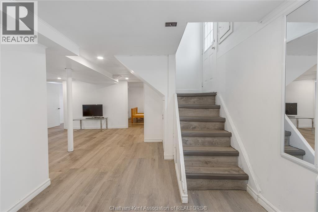 33 WILSON AVENUE, Chatham, Ontario, N7L1K8 — Photo 24