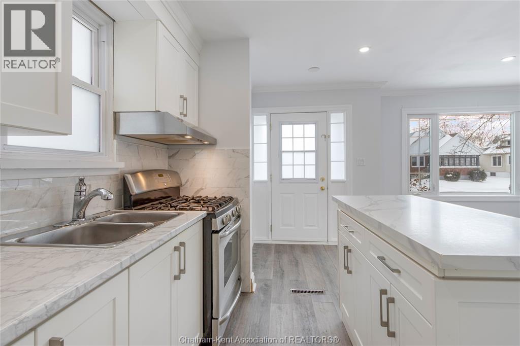 33 WILSON AVENUE, Chatham, Ontario, N7L1K8 — Photo 8