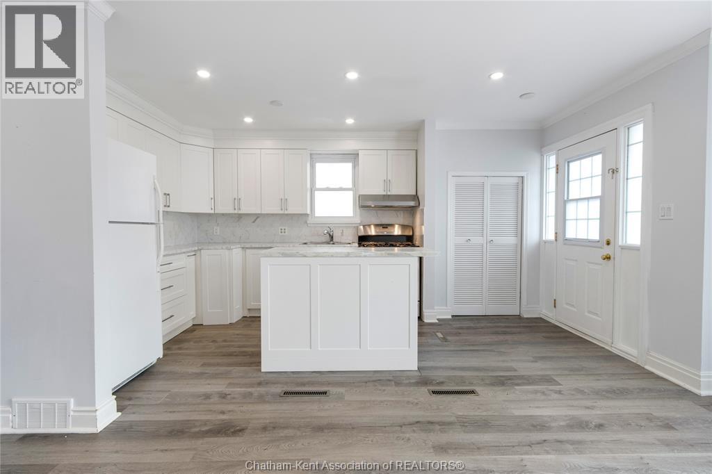 33 WILSON AVENUE, Chatham, Ontario, N7L1K8 — Photo 9