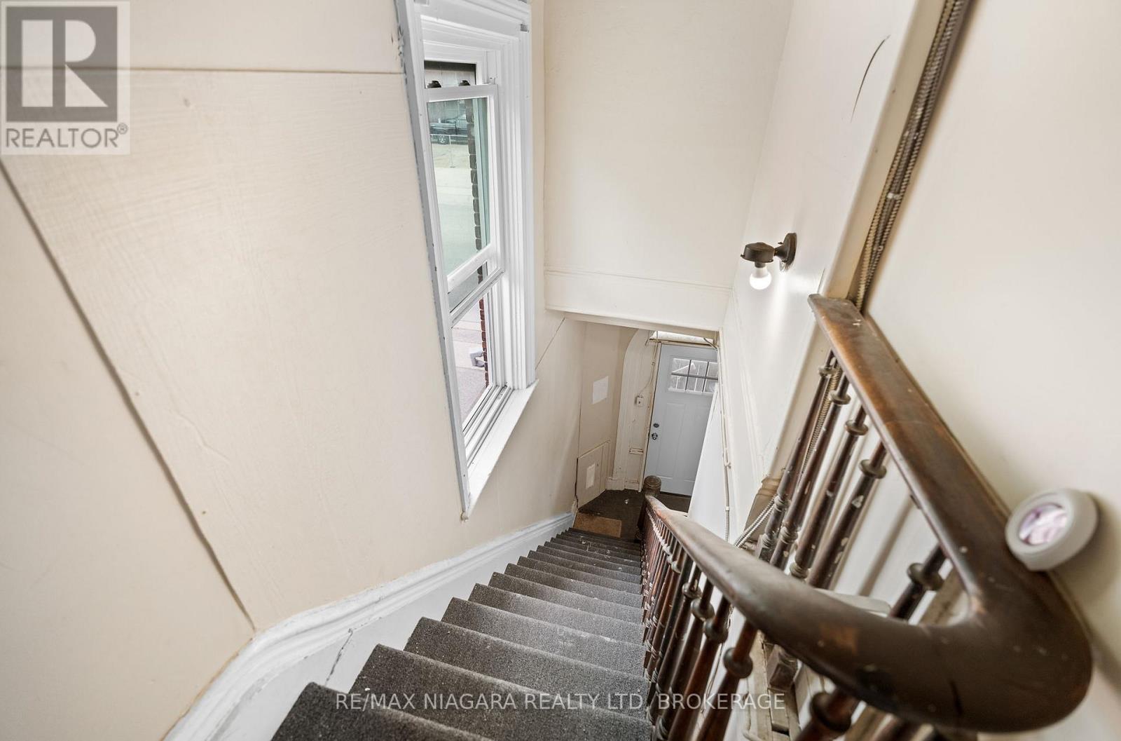 20 NIAGARA STREET, St. Catharines (E. Chester), Ontario, L2R4K2 — Photo 7