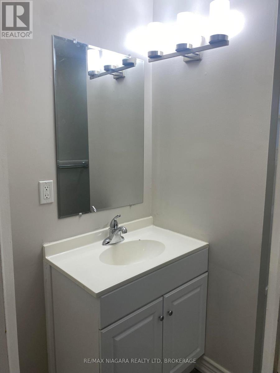 42 VINE STREET, St. Catharines (E. Chester), Ontario, L2R3X8 — Photo 8