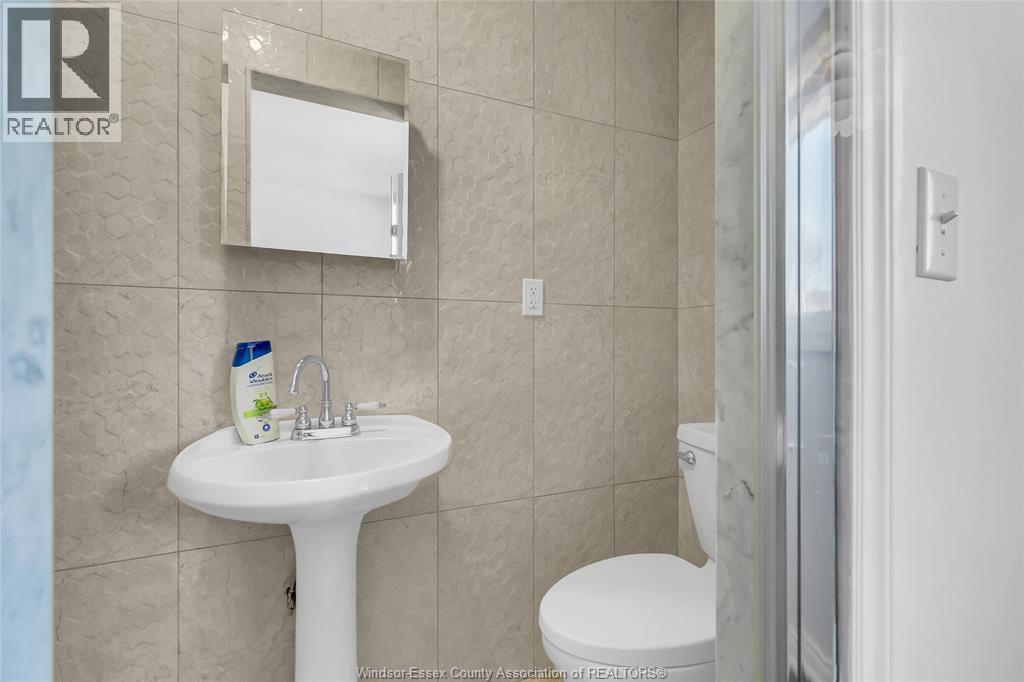 3852 Concord, Windsor, Ontario, N9G3B3 — Photo 19