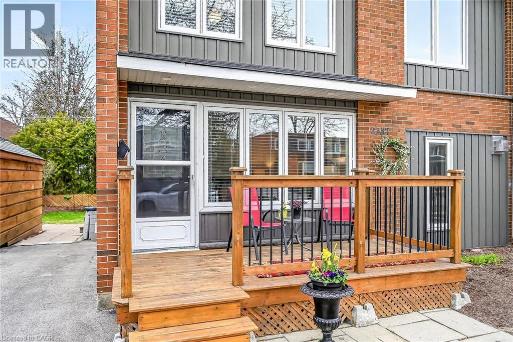 2387 MARYVALE Court, Burlington, Ontario, L7P2P1 — Photo 2