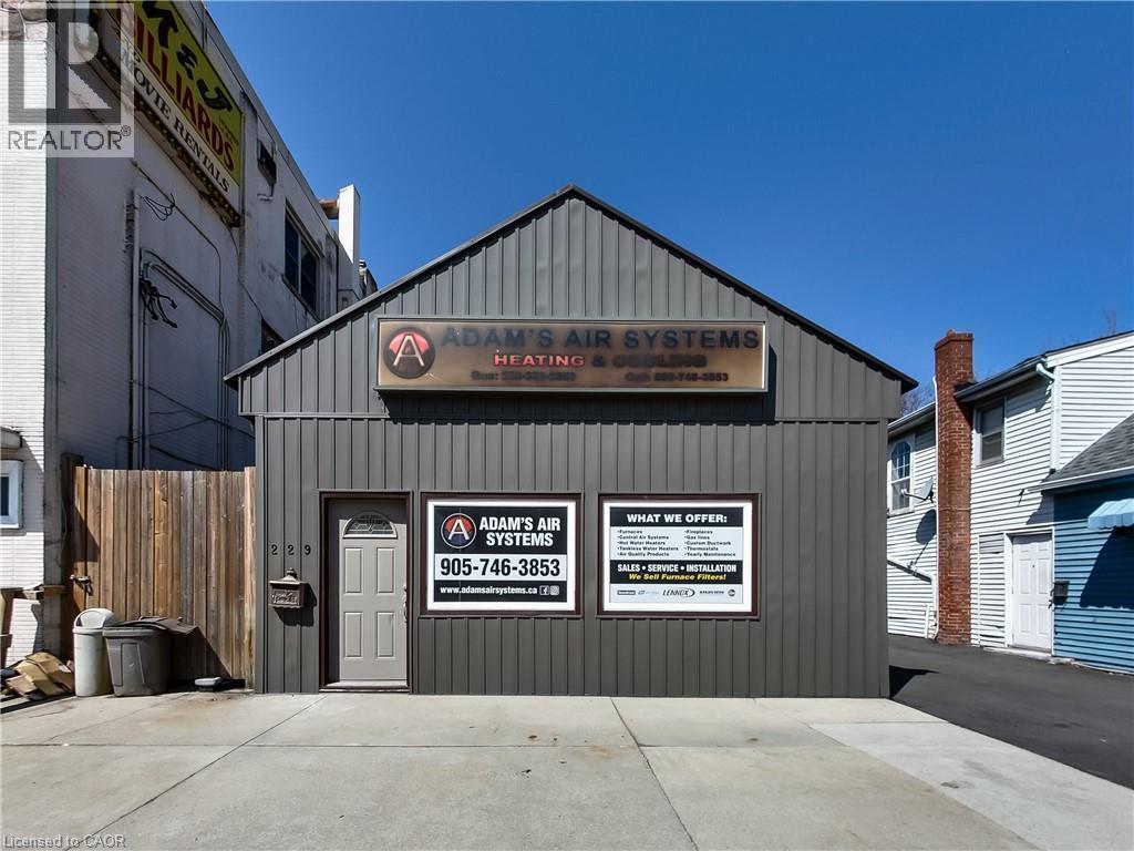 229 PARKDALE Avenue N, Hamilton, Ontario, L8H5X4 — Photo 2